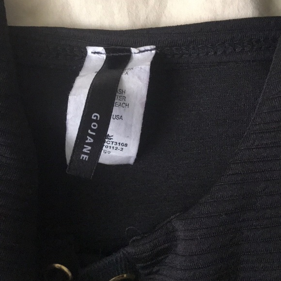 ⚡️Sale ⚡️Black crop top perfect for layering ✨ - Picture 8 of 8